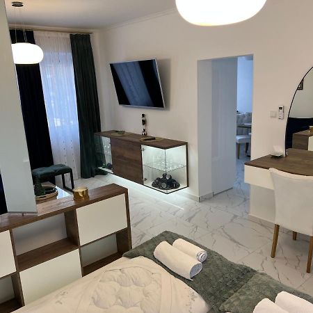 La Luna Premium Deluxe Apartment With Free Jacuzzi, Bikes & Covered Parking Nasice Екстер'єр фото