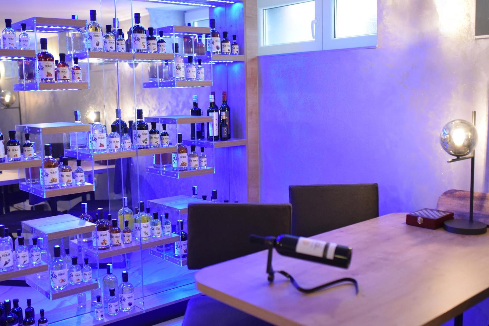 La Luna Premium Deluxe Apartment With Free Jacuzzi, Bikes & Covered Parking Nasice Екстер'єр фото