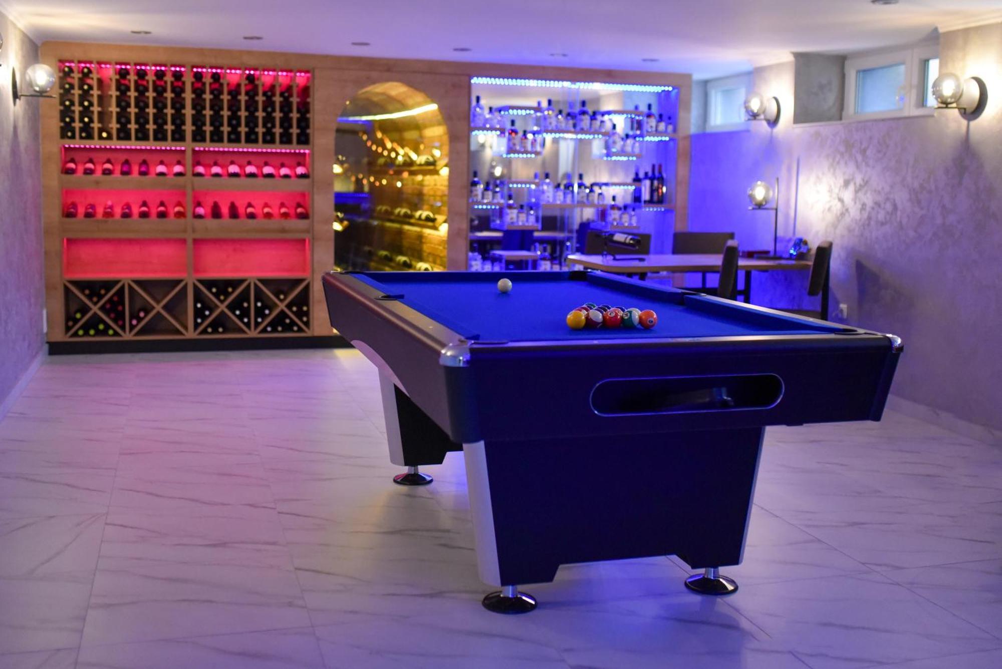 La Luna Premium Deluxe Apartment With Free Jacuzzi, Bikes & Covered Parking Nasice Екстер'єр фото